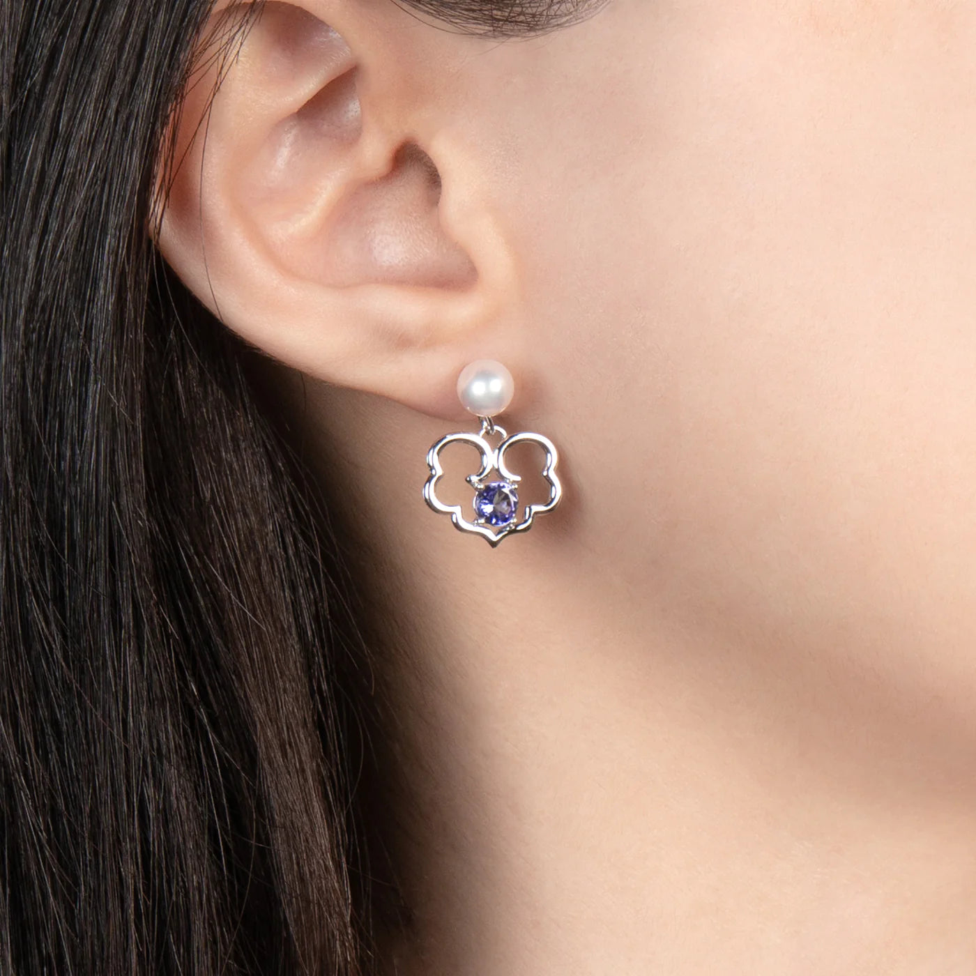 The Timeless Blessings Earrings  18kt White Gold with Tanzanite